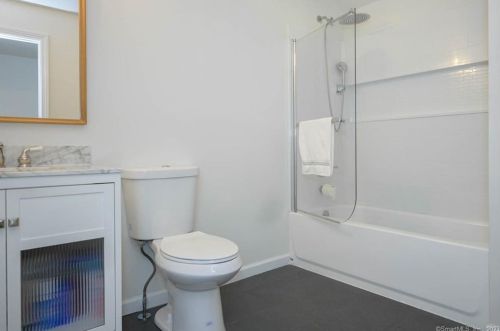 80 Circle Dr, Litchfield CT  06750-1710 exterior