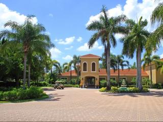 3105 La Costa Cir, Naples FL  34105-5686 exterior