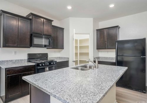 16819 Ukiah St, Victorville, CA 92394-1487