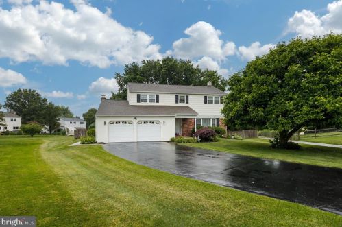 833 Maxwell Pl, Lansdale, PA 19446-5520