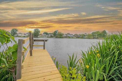 50 Arbour St, West Islip NY  11795-1015 exterior