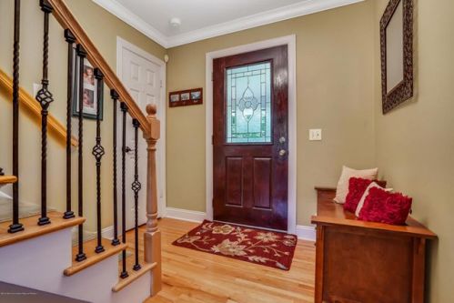 4 Middlebrook Dr, Tinton Falls, NJ 07712-3422