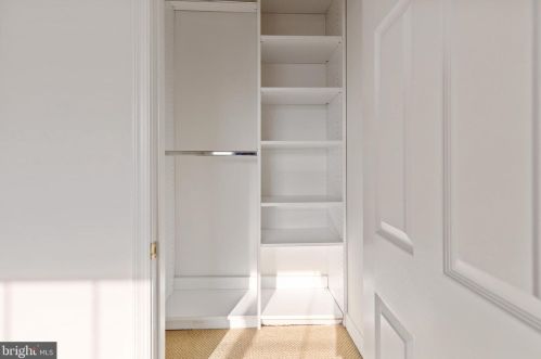 2485 Wheat Meadow Cir, Herndon VA  20171-3055 exterior