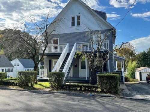 113 Kneen St, Huntington CT  06484-3900 exterior