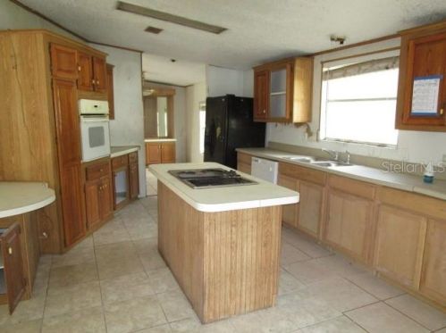 10810 Tuckaway Dr, Thonotosassa, FL 33592-2813