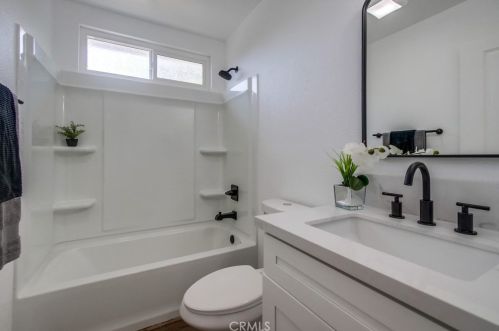 3707 Balboa Dr, Oceanside CA  92056-3947 exterior