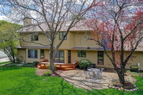 5664 Garland Ln, Greendale, WI 53129-1507