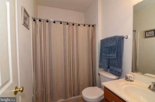 213 Alpine Dr, Leesburg VA 20175-6132 exterior