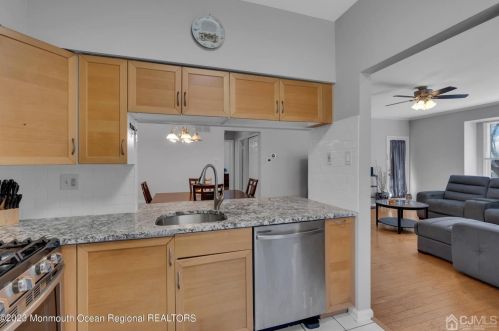203 Commons At Kingswood Dr, East Brunswick NJ  08816-5209 exterior