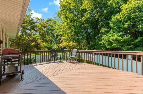10 White Birch Dr, Crotonville NY  10562-2521 exterior