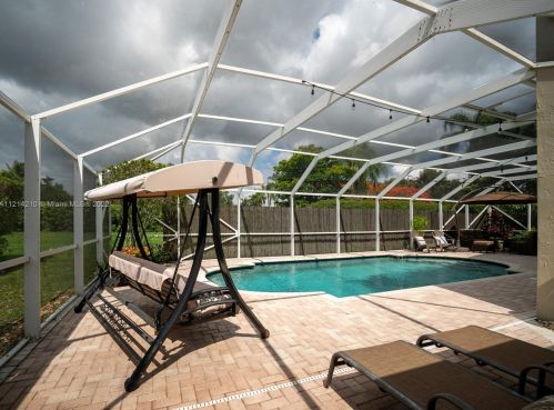 1122 195 Ave, Hollywood FL 33029-3272 exterior