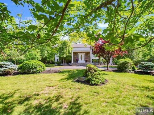 550 Franklin Ave, Franklin Lakes NJ  07417-2512 exterior