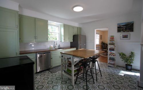 912 Hillwood Ave, Falls Church VA  22042-2421 exterior