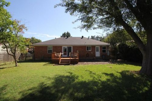 620 Downing Dr, Richardson TX  75080-6117 exterior
