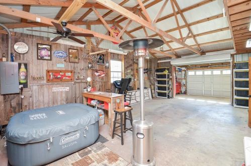38322 Cork St, Hempstead TX  77445-7408 exterior
