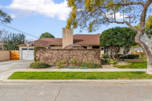 5744 Conant St, Long Beach, CA 90808-2708