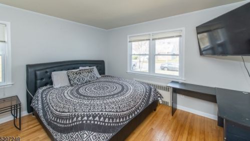 21 Diana Rd, Greystone Park NJ  07950-2104 exterior