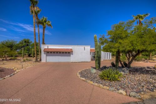 6821 Deone Ln, Tucson, AZ 85704-6911
