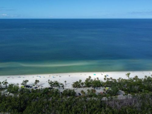 3 Bluebill Ave, Naples FL  34108-1788 exterior