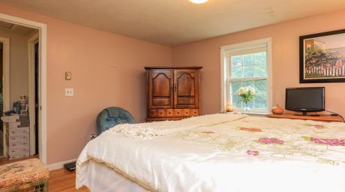 72 Peter Ct, Belmont NH  03220-3136 exterior