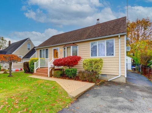 167 Erie Ave, North Lindenhurst, NY 11757-4148