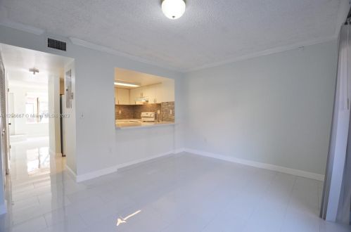 7804 102 Ln, Miami FL  33156-2691 exterior