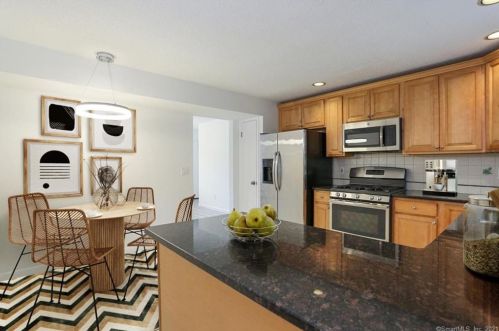 64 Lantern Cir, Stamford CT  06905-3131 exterior