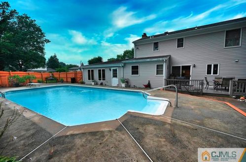 100 Hill Hollow Rd, South Plainfield NJ  07080-1621 exterior