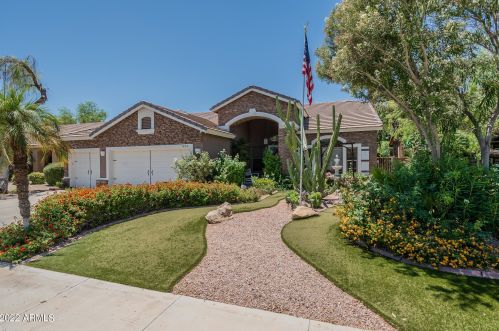 1064 Palomino Crk Dr, Gilbert AZ 85296-3727 exterior