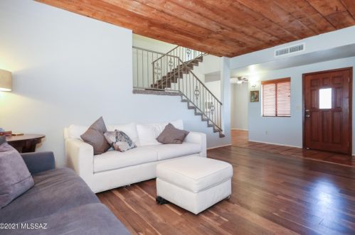 9291 Jessy Ln, Tucson, AZ 85742-9297
