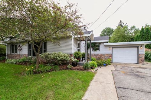 205 Devils Ln, Walworth, WI 53184-5876