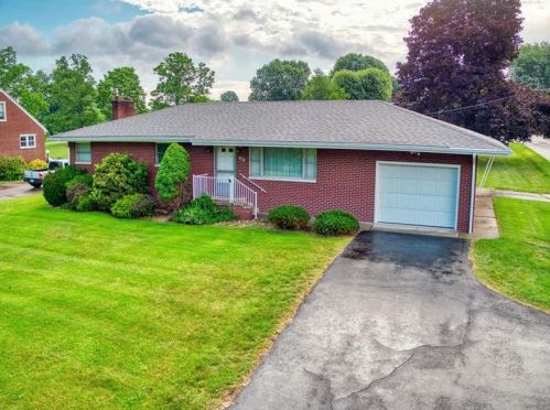1001 Ridge Blvd, South Connellsville, PA 15425-1526