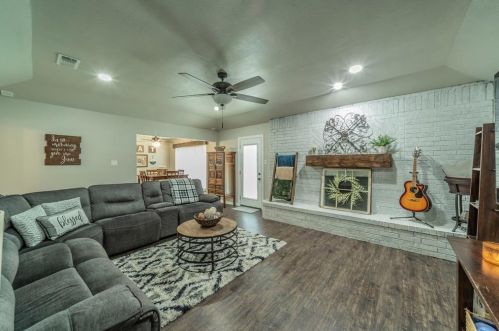 241 Timber Ridge Dr, Burleson, TX 76028-2519