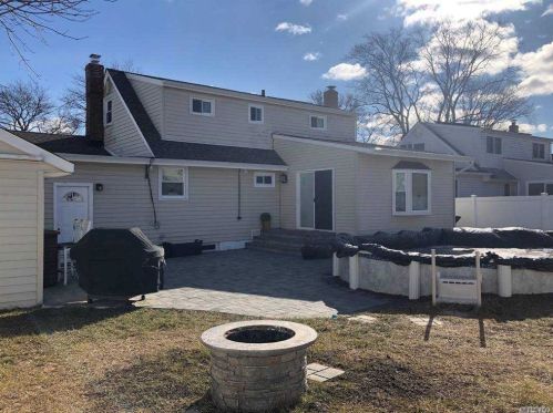 151 Tremont Rd, North Lindenhurst, NY 11757-1738