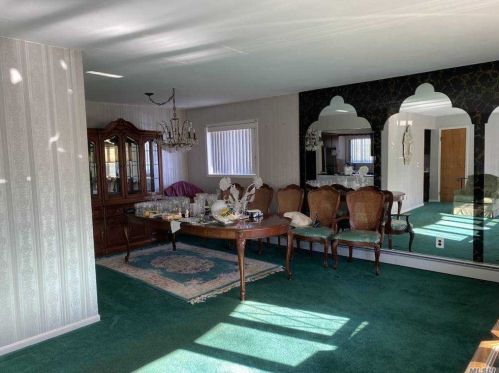 3595 Roanoke St, Seaford, NY 11783-3005