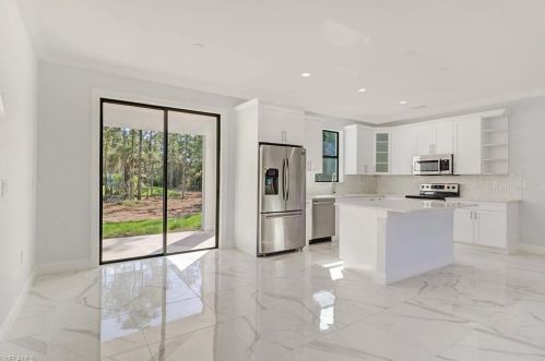 2565 60 Ave, Naples FL 34120-2684 exterior