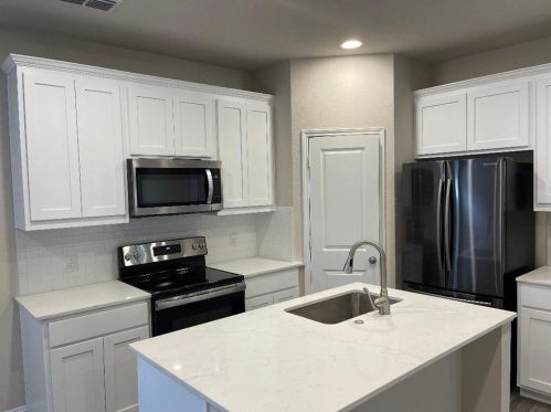 3733 Elm St, Euless, TX 76040-7201