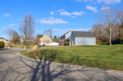 3 Windsong Rd, Cumberland, RI 02864-2728