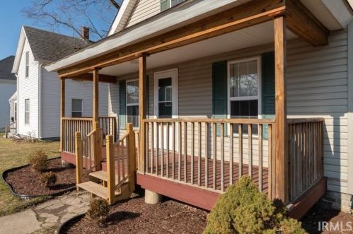 830 4th St, Mishawaka, IN 46544-2227