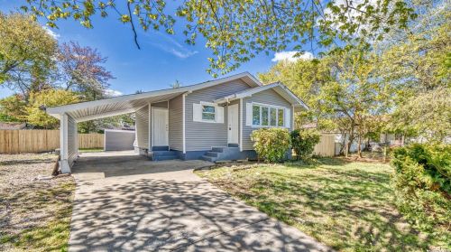 26 Elm St, Central Islip NY  11722-4145 exterior