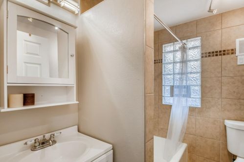 2732 Garfield Ave, Minneapolis MN 55408-2104 exterior