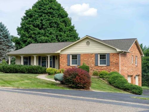 861 Sandtrap Ln, Harrisonburg, VA 22802-8849