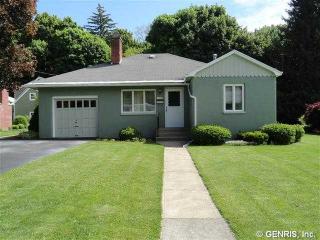 10 Dickerson St, Lyons, NY 14489-1008
