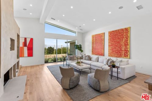 3423 Scadlock Ln, Van Nuys CA  91403-4915 exterior