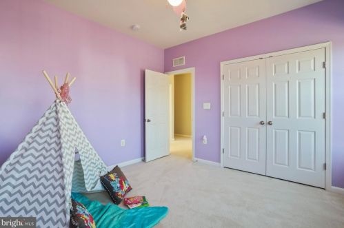 445 Lord Fairfax St, Charles Town WV  25414-2603 exterior