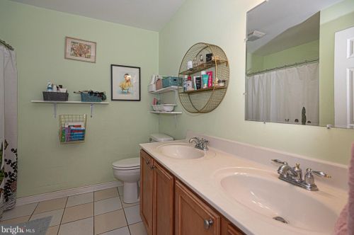 402 6th St, Laurel DE  19956-1363 exterior