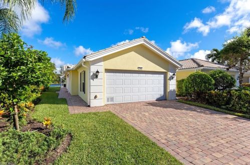 15484 Orlanda Dr, Bonita Springs, FL 34135-8525