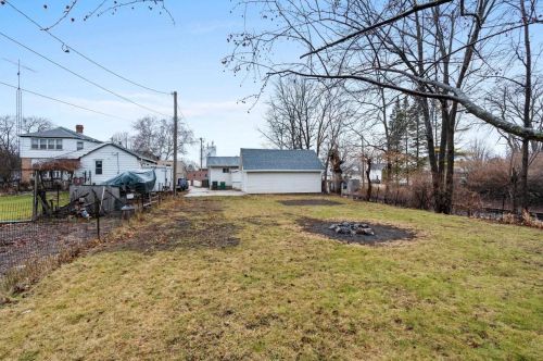 330 Grove St, Manawa WI  54949-9251 exterior