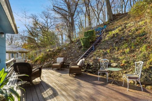 65 Snowden Ave, Crotonville NY  10562-3244 exterior