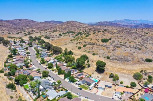 9941 Halberns Blvd, Santee CA  92071-1439 exterior